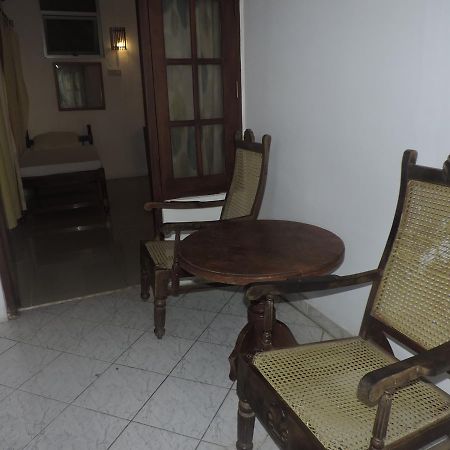 Primrose Guest House Unawatuna Exteriör bild