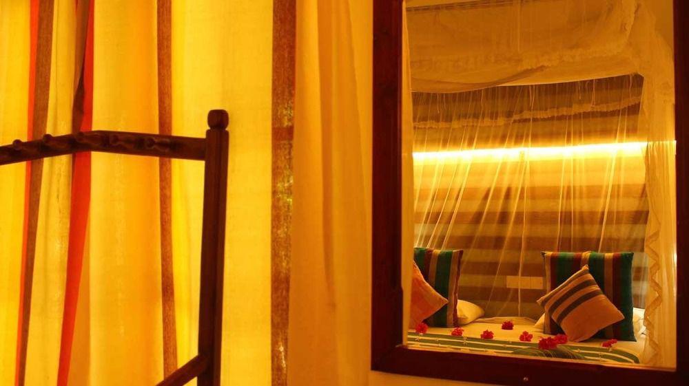 Primrose Guest House Unawatuna Exteriör bild