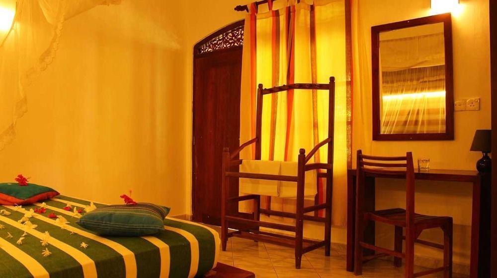 Primrose Guest House Unawatuna Exteriör bild