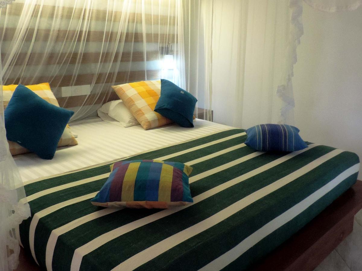 Primrose Guest House Unawatuna Exteriör bild