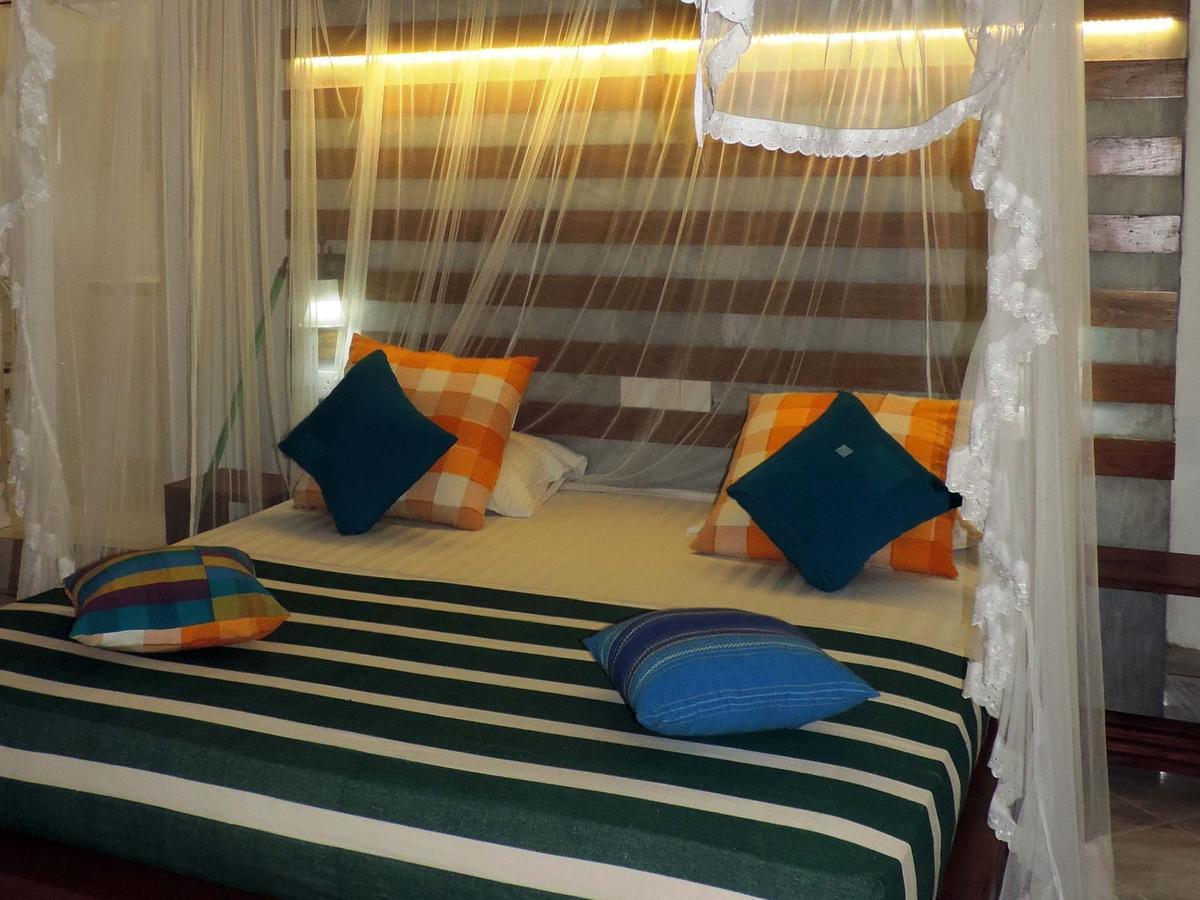 Primrose Guest House Unawatuna Exteriör bild