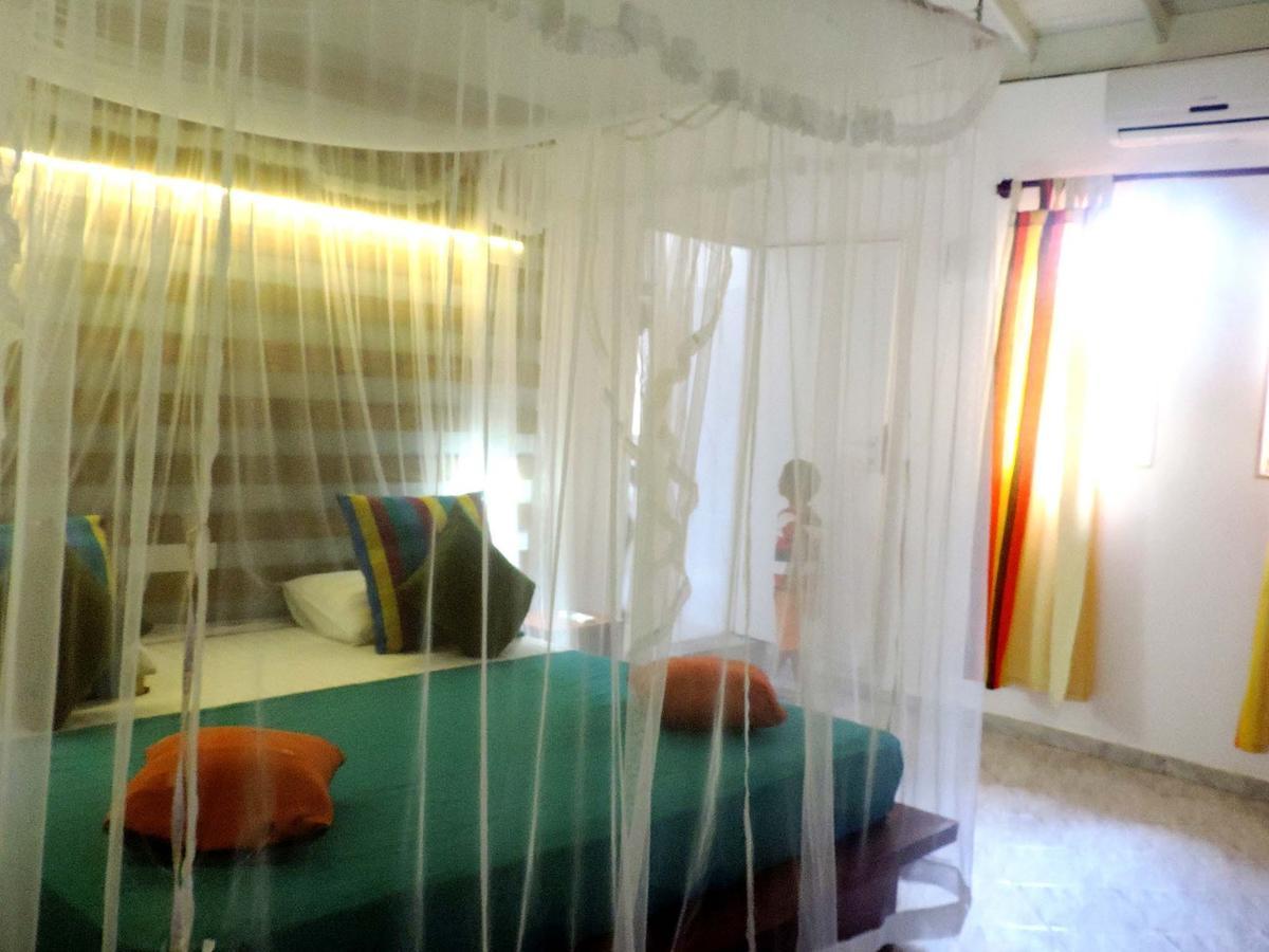 Primrose Guest House Unawatuna Exteriör bild