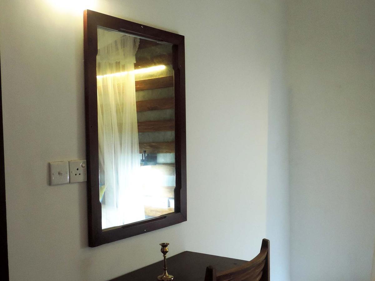 Primrose Guest House Unawatuna Exteriör bild