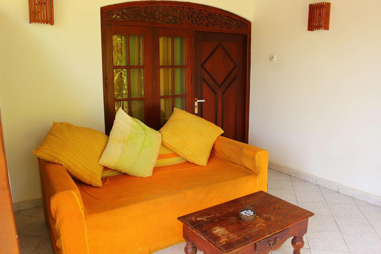 Primrose Guest House Unawatuna Exteriör bild