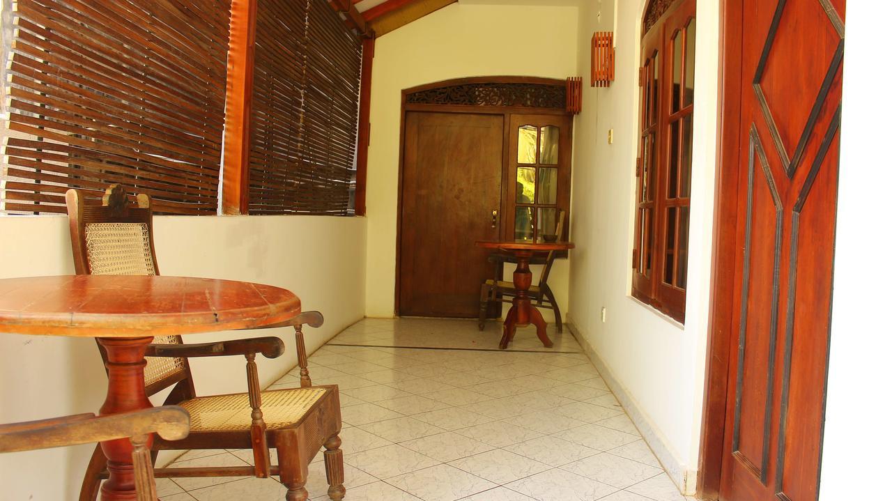 Primrose Guest House Unawatuna Exteriör bild