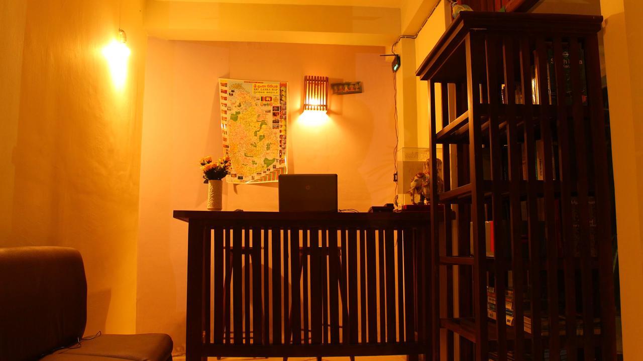 Primrose Guest House Unawatuna Exteriör bild
