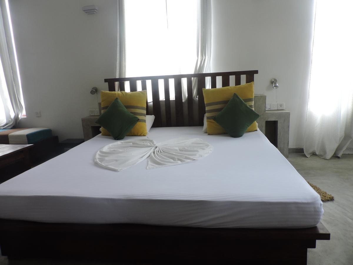 Primrose Guest House Unawatuna Exteriör bild
