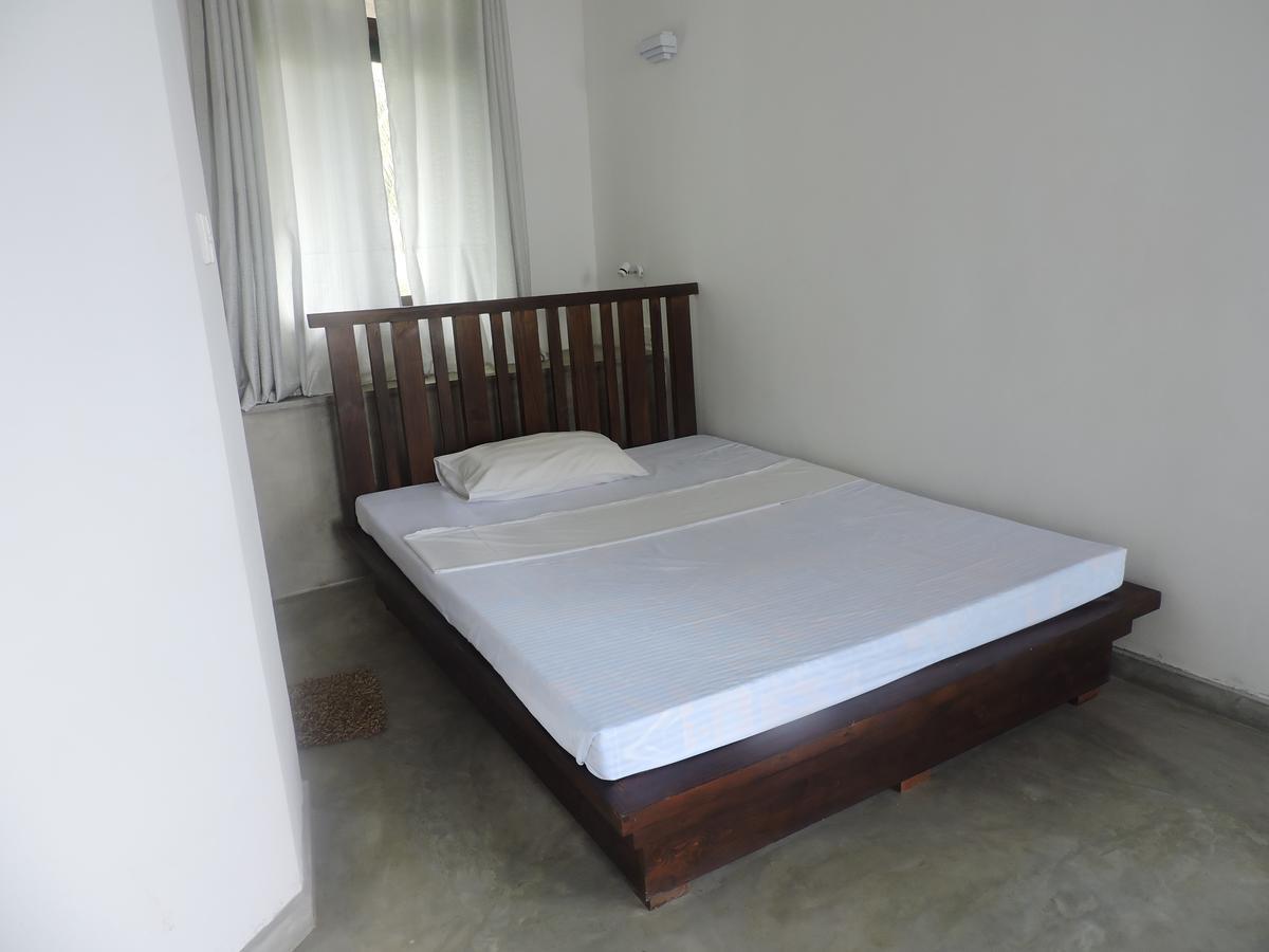 Primrose Guest House Unawatuna Exteriör bild